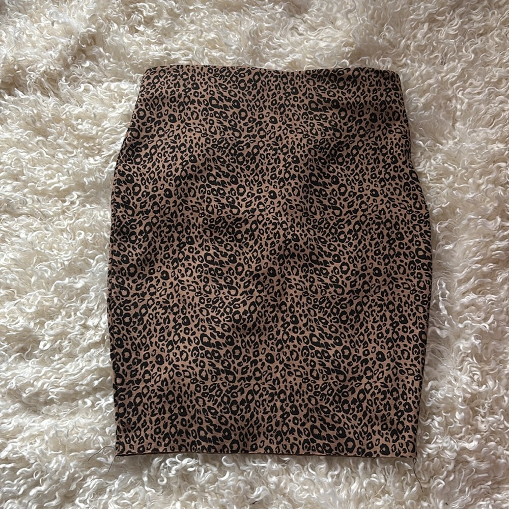🎀 NEW - NO TAGS Lovers + Friends Animal Print Skirt Stretch